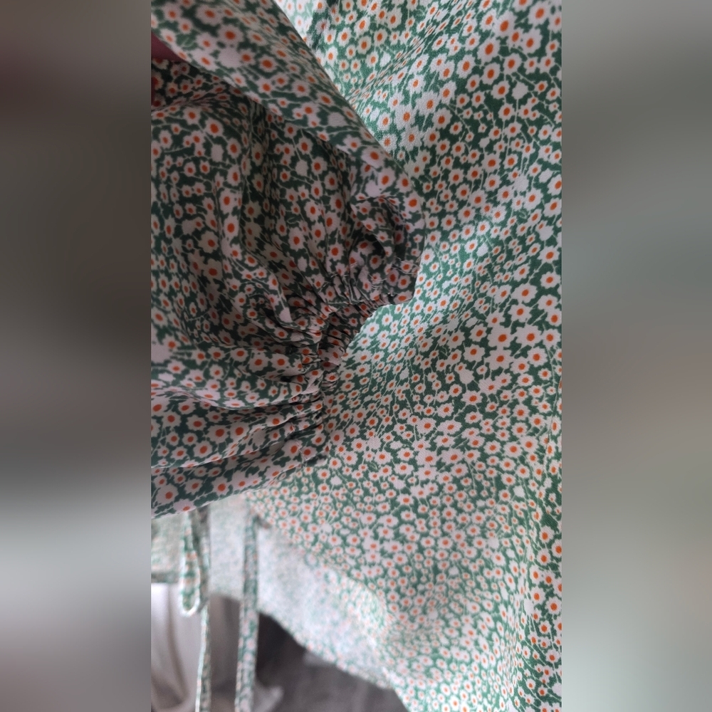 By Together Green Floral Blouse - Picture 4 of 5